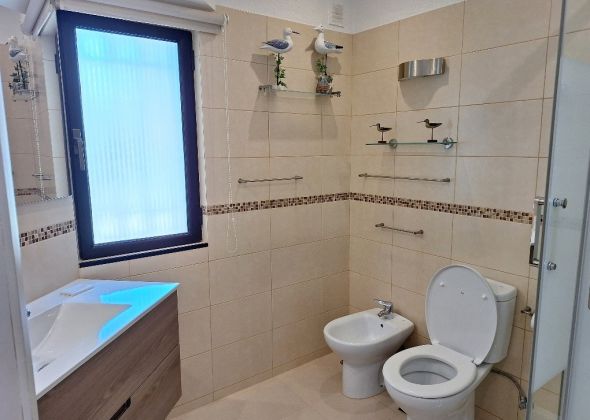 635 dunas douradas shower room