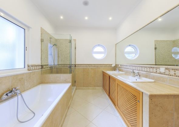 Casa Jasmin, 5 Encosta do Lago bathroom