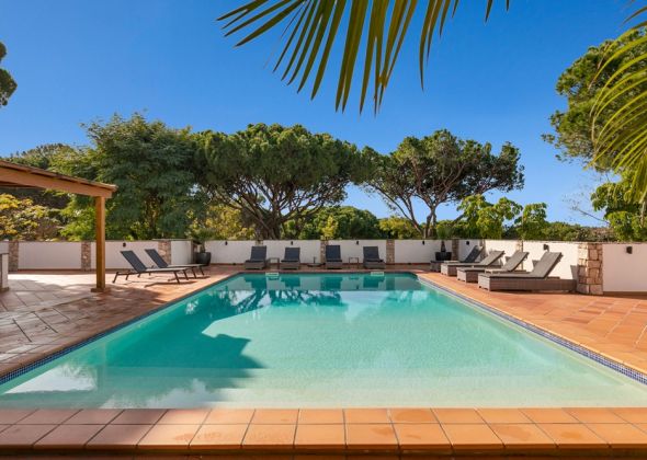 651 vale do lobo pool