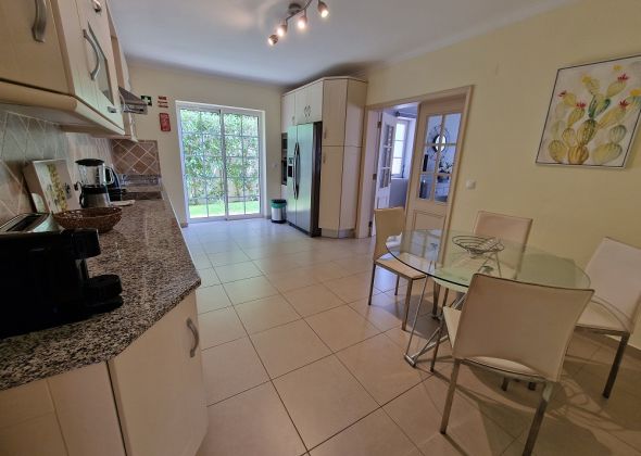 116 Varandas do lago kitchen