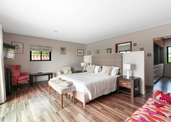 386 vale do lobo upstairs double bedroom