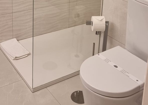 305 val verde shower room