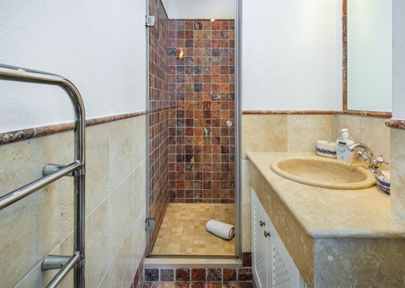 Pool level en-suite shower room