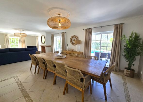 76 varandas do lago dining area