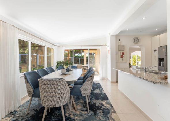 515 vale do lobo dining area