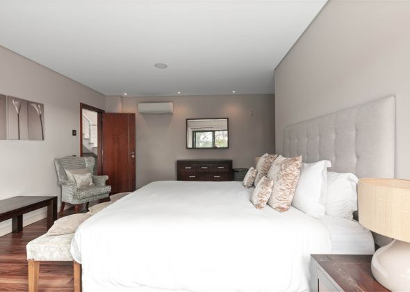 386 vale do lobo upstairs double bedroom