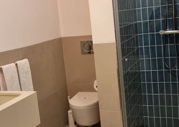 109 val verde shower room