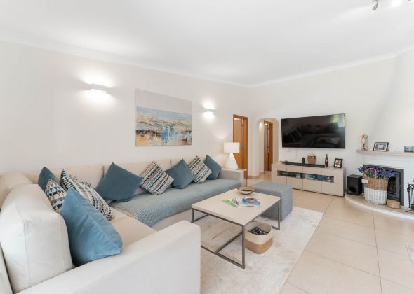 515 vale do lobo living area