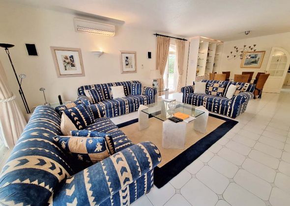 707 vale do lobo living area
