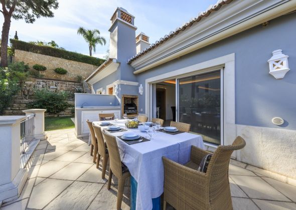 Casa Jasmin, 5 Encosta do Lago dining terrace