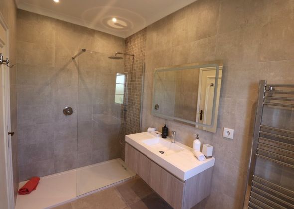 76 varandas do lago bathroom