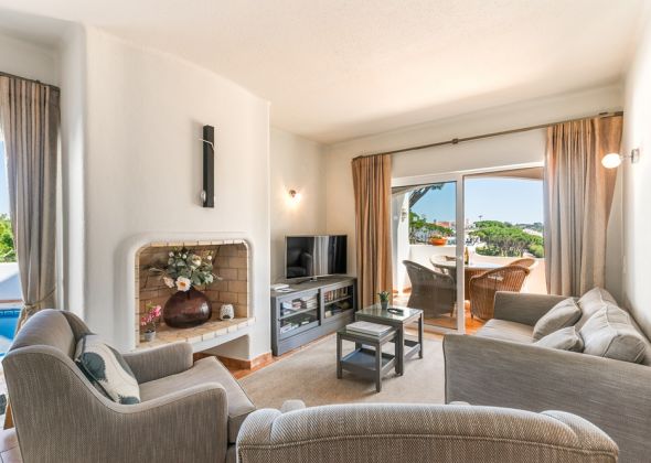 879ab vale do lobo living area