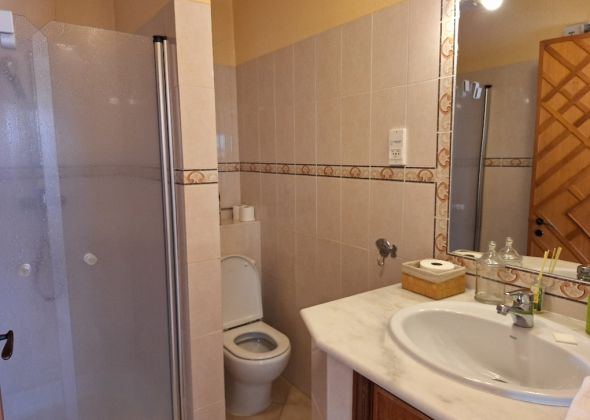 311 val verde shower room upstairs