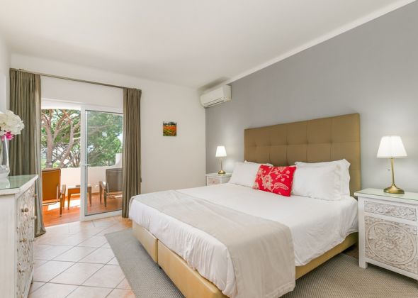 879AB vale do lobo master bedroom