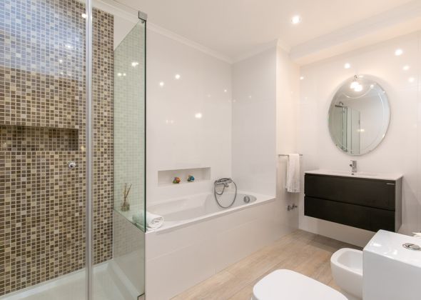 879ab vale do lobo en-suite bathroom