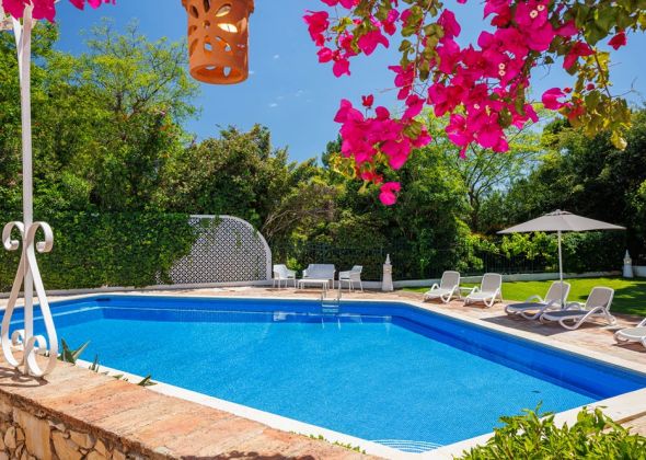 604 vale do lobo pool