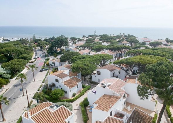 vale do lobo location to sea
