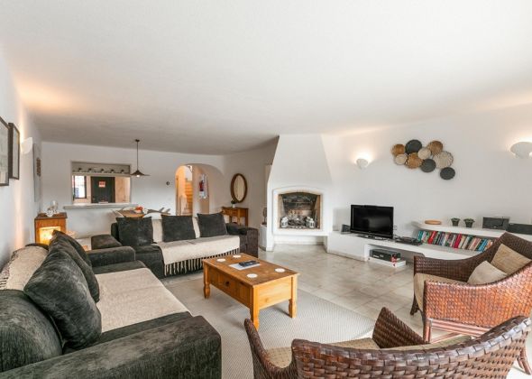 928 vale do lobo living area