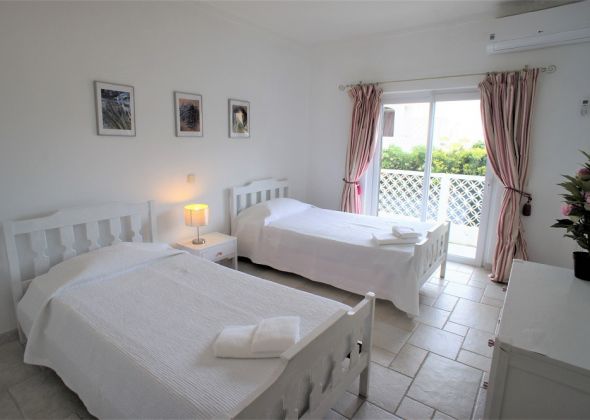 61 vale do garrao twin bedroom