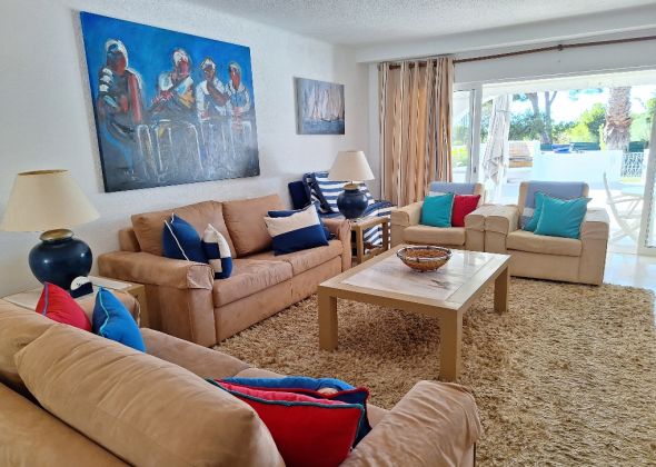 803 vale do lobo living area