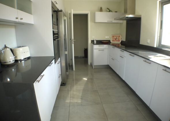 11 val verde kitchen
