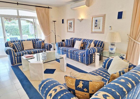 707 vale do lobo living area