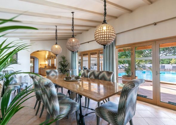 651 vale do lobo dining area
