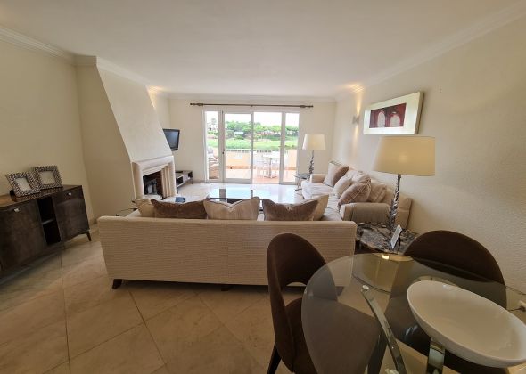 34 Sao Lourenco dining and living area