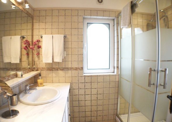 208 dunas douradas shower room