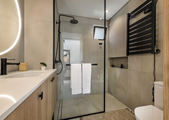 210 Dunas Douradas en-suite shower