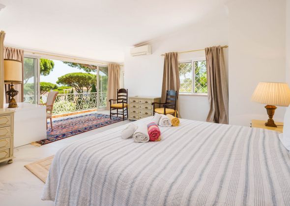 604 vale do lobo - Top floor master double bedroom