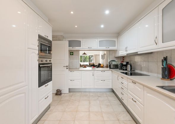 928 vale do lobo kitchen