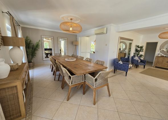 76 varandas do lago dining area