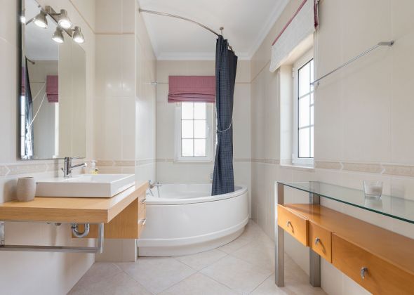 148 Varandas do Lago Ground Floor double en-suite bathroom