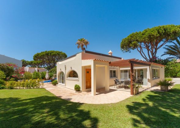 515 vale do lobo and garden