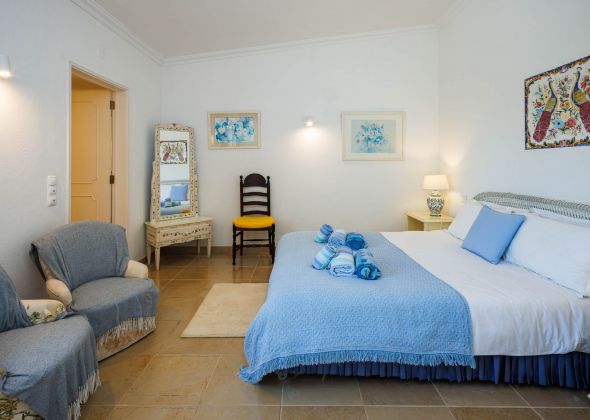 604 vale do lobo bedroom