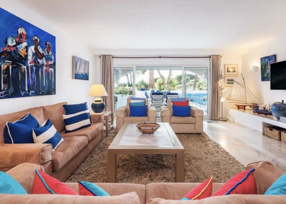 803 vale do lobo living area