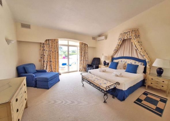 707 vale do lobo - First floor master double bedroom