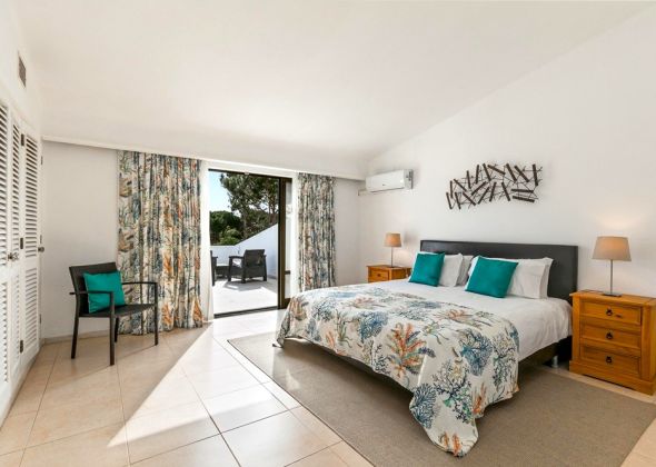 928 vale do lobo master double bedroom