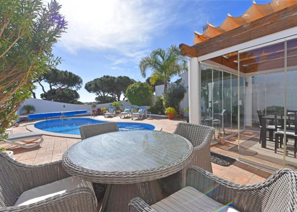 110 dunas douradas pool area