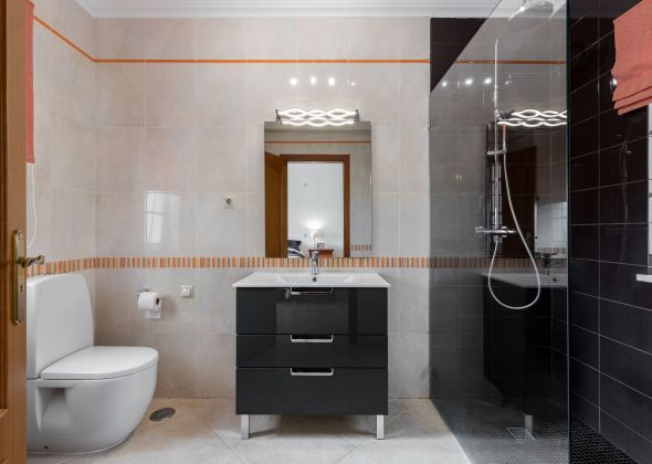 148 Varandas do Lago First Floor double bedroom - ensuite shower