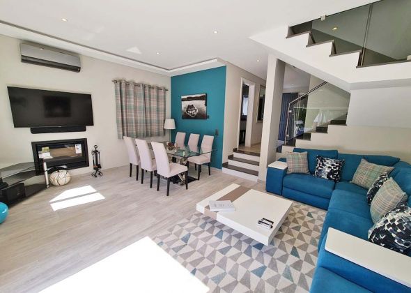 490 Lakeside living and dining area