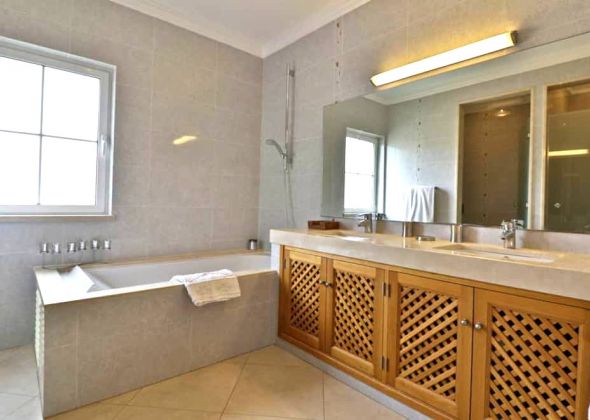 165 varandas do lago bathroom