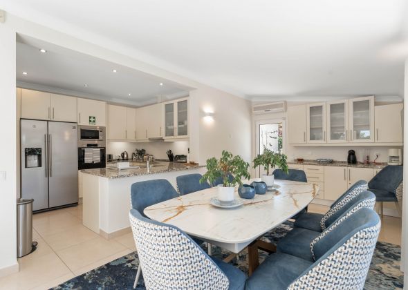 515 vale do lobo kitchen-dining