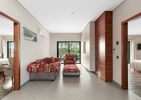 386 vale do lobo sitting room on landing