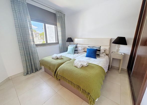 102 vale do lobo twin bedroom