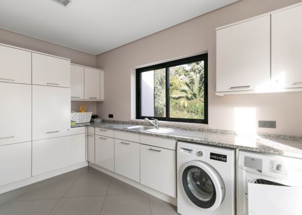 386 vale do lobo laundry area