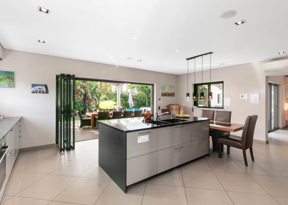 386 vale do lobo kitchen