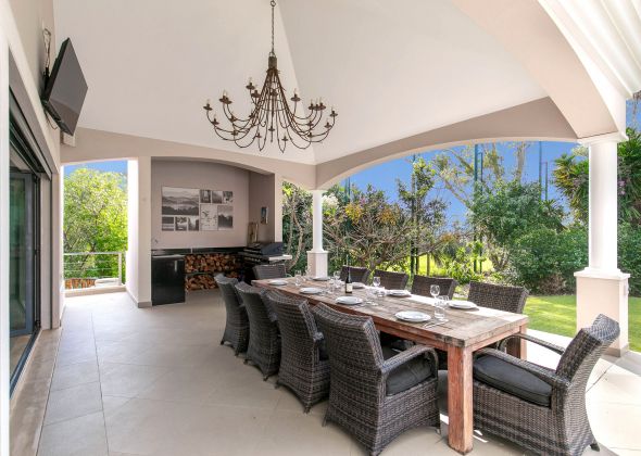 386 vale do lobo exterior dining area