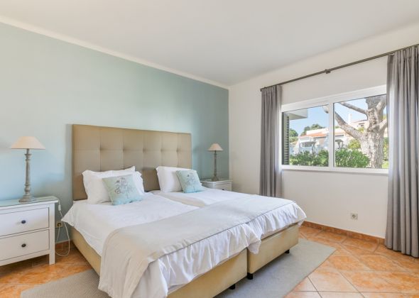 879AB vale do lobo twin bedroom